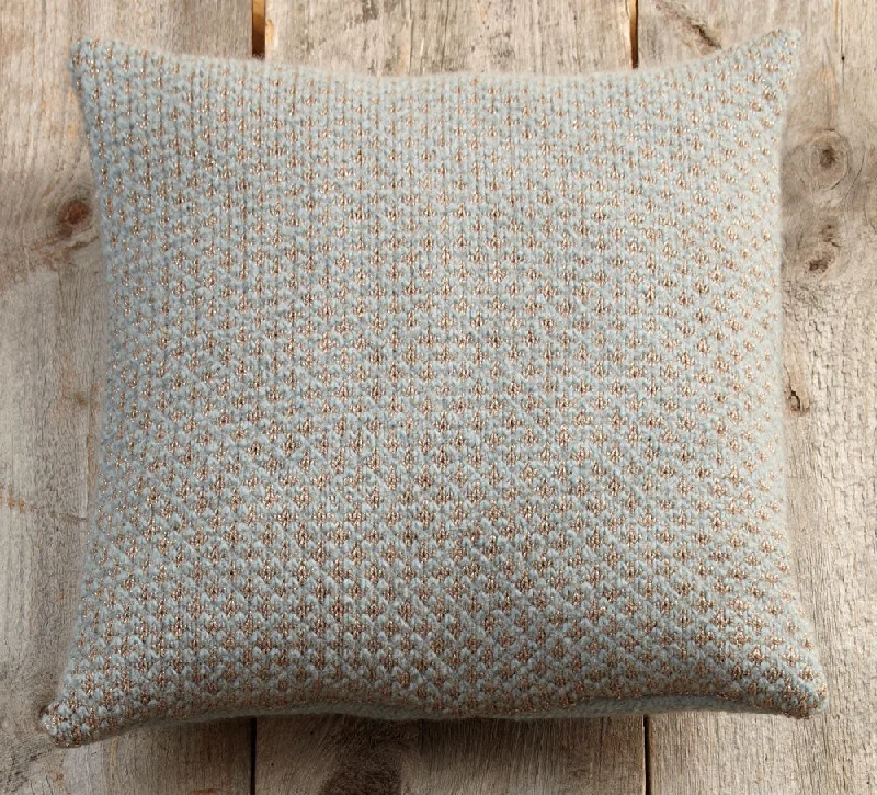 - ​​Christmas pet Christmas clothingSparkle Felted Pillow Pattern (Knit)