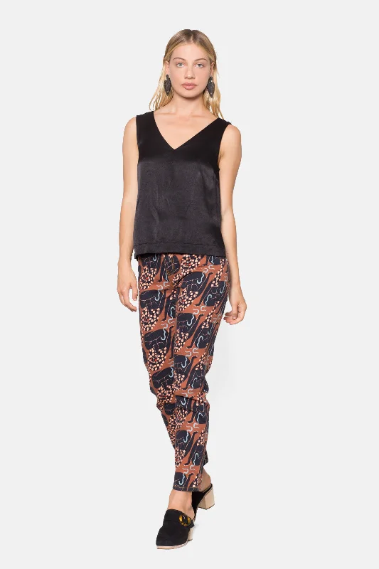 - Parrot climbing and standing wooden frameCurious Lady Skinny Jean
