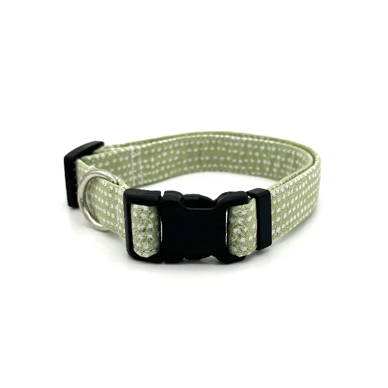  . **Pet comb to remove loose hair**Green Polka Dot Dog Collar