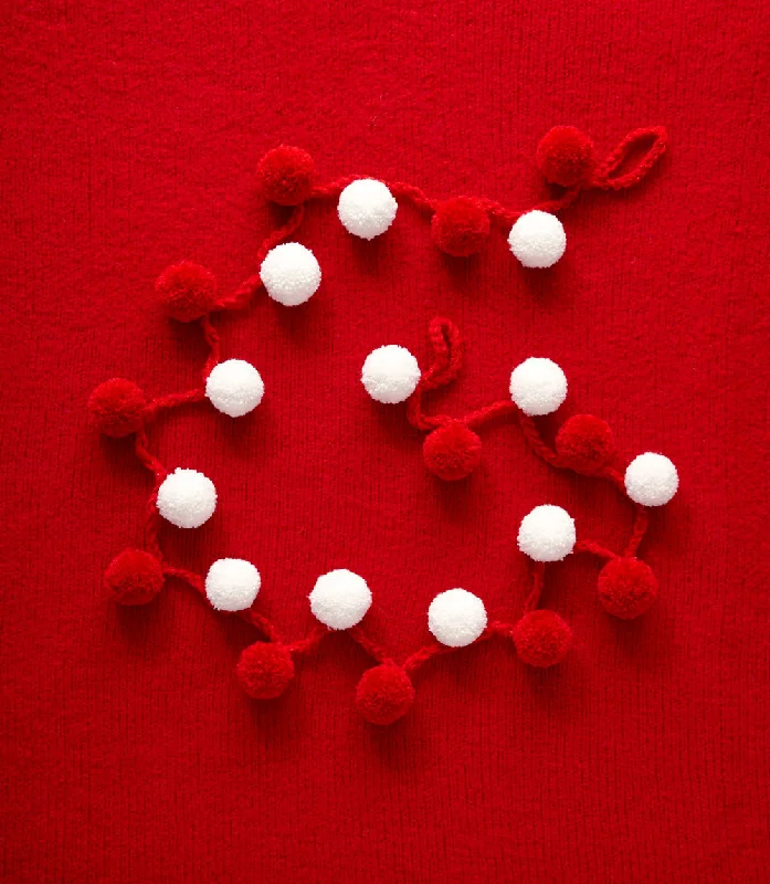  -Anti-scratch sofa protective coverHoliday Garland (Crochet)