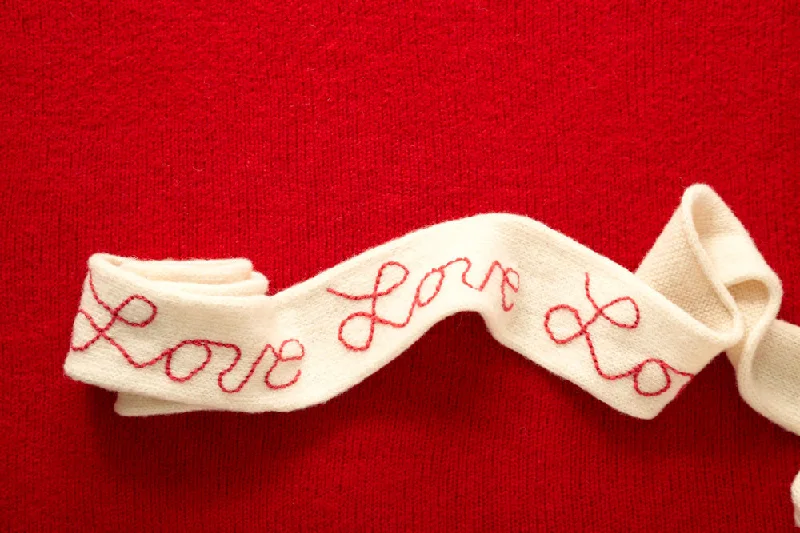 - Pet tear stain cleaning wipesValentine Banner (Knit)