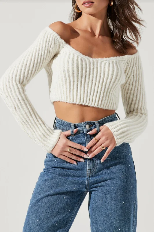 Mallory Cropped Sweater In Cream