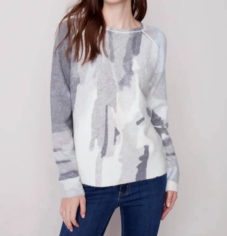 Reversible Printed Raglan Sweater In Charcoal